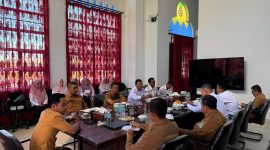 Wakil Bupati Aceh Jaya, Muslem D, SE, menerima audiensi bersama para pendamping Program Keluarga Harapan (PKH) di ruang rapat Pendopo Bupati Aceh Jaya, Senin (13/4/2026).