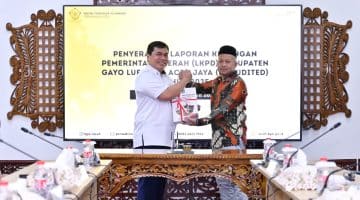 Safwandi Serahkan LKPD Tahun 2025 kepada BPK